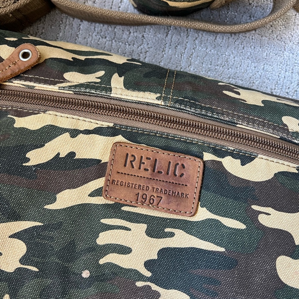 Relic Camouflage Messenger Bag - Picture 15 of 16